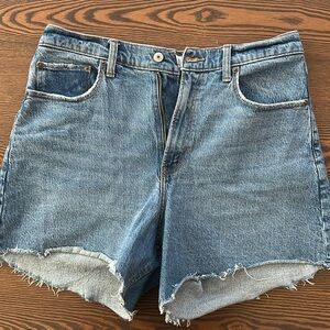 Abercrombie Curve Love Dad Short Size 31/12 in great condition
